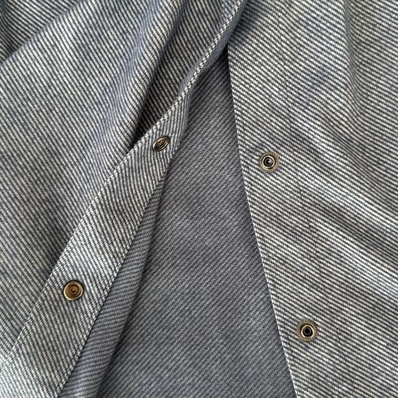 GH Bass & Co Womens Snap Front Collared Shirt Medium Oversized Striped Casual - Picture 8 of 11